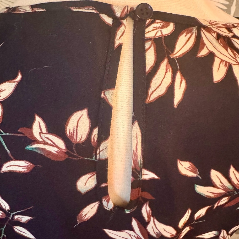 Collective Concepts Black and Cream Floral Dress - Picture 5 of 7